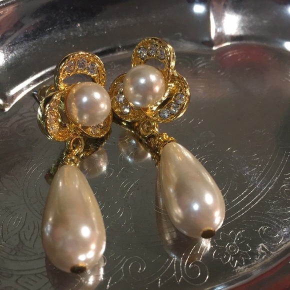 🆑🫧 CLEARANCE!🏷️ Vintage Floral & Faux Pearl w/ swarovski Earrings - Picture 4 of 16